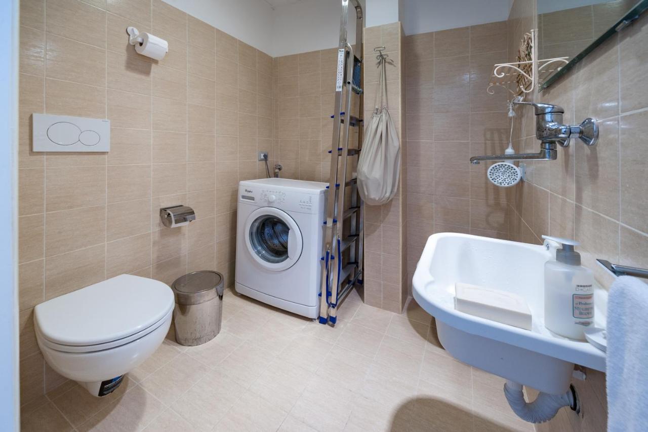 Monticello Apartment Via Cavour Рим Екстер'єр фото